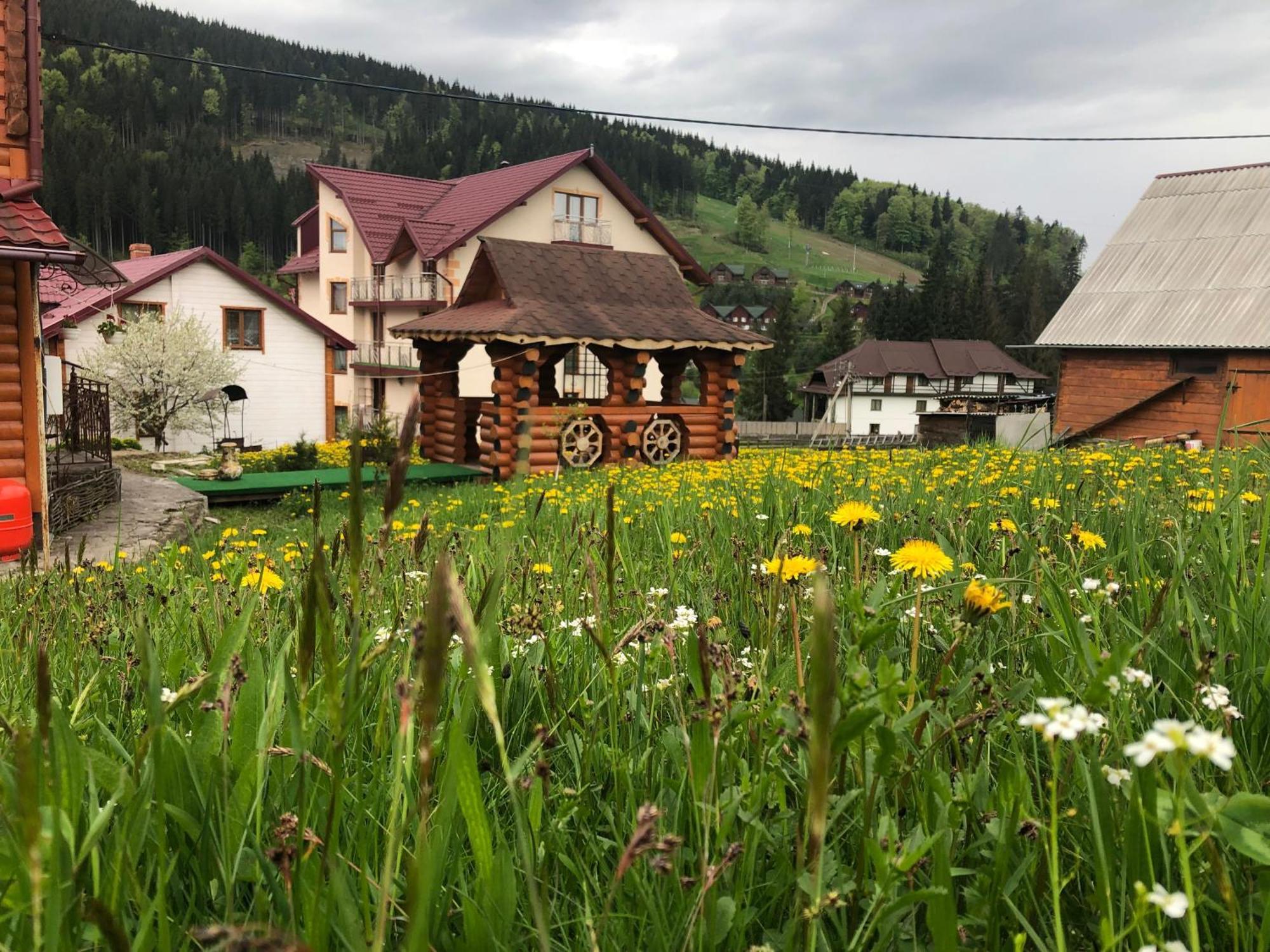 Sadyba U Halyny Sunrise Bukovel Exterior photo